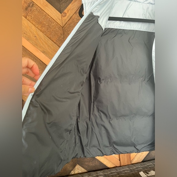 Women’s Columbia Down and Feather Insulated Puffer Vest Size Medium - Picture 10 of 10